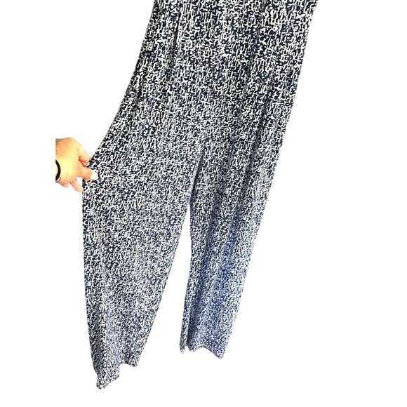 NEW YORK & CO. WOMEN'S BLUE/WHITE V-NECK LIGHT WEIGHT JUMPSUIT SIZE LARGE - Picture 3 of 8